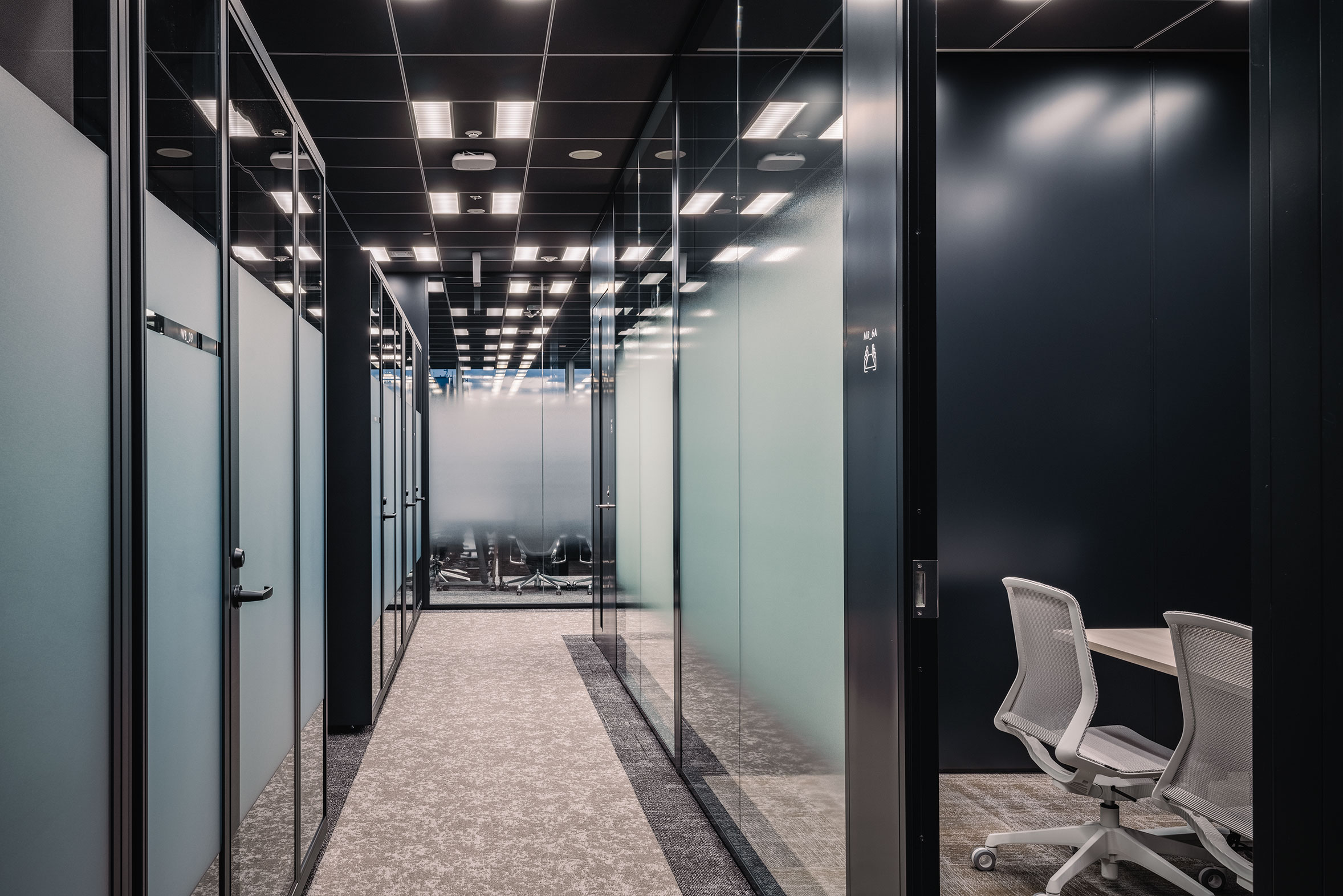 会議室・個人ブースエリア