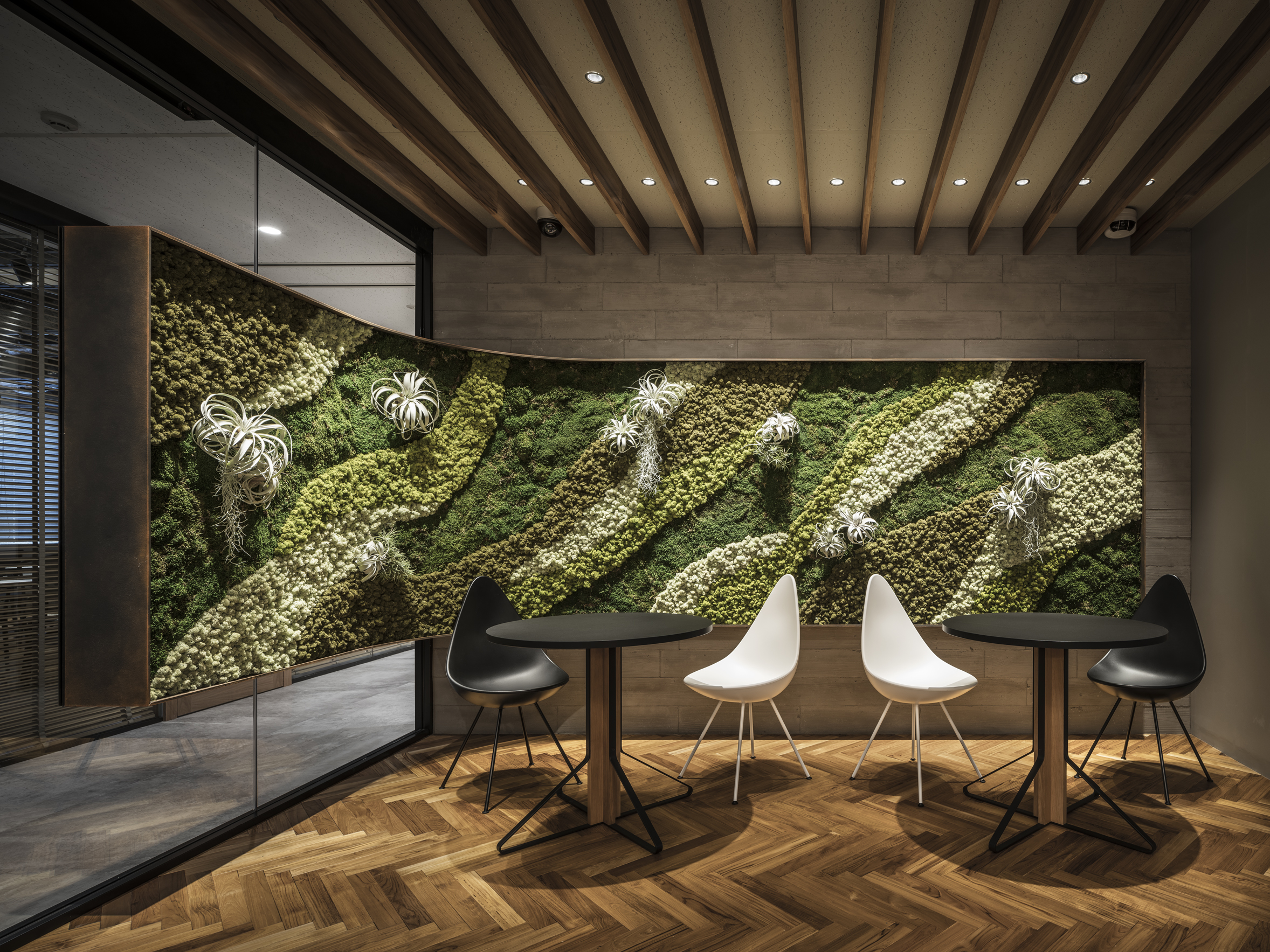 Green Wall & Waiting Space