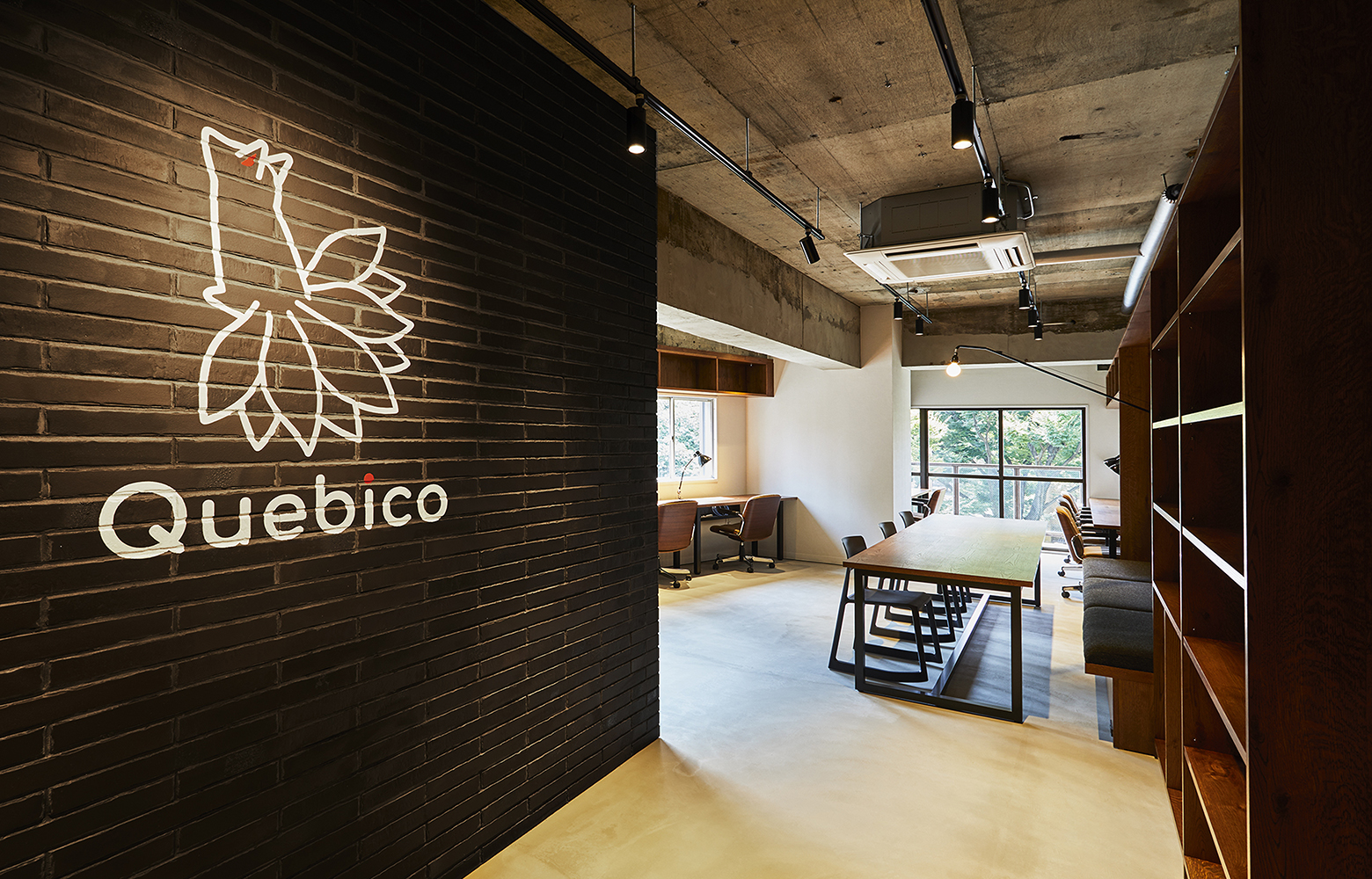 Quebico株式会社 Logo デザイン・レイアウト事例
