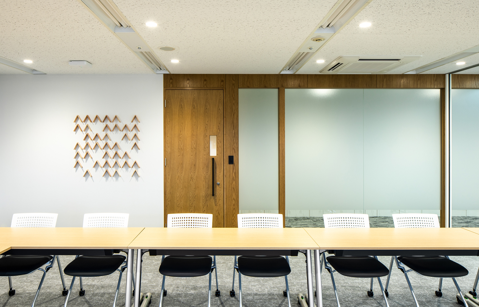KLab株式会社 Fukuoka Office Meeting Room デザイン・レイアウト事例