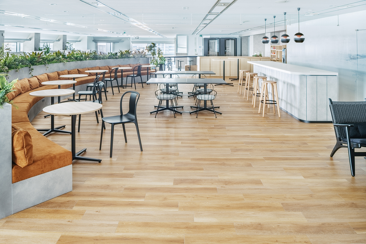 株式会社NTTデータ Toyosu Office Cafe Lounge デザイン・レイアウト事例