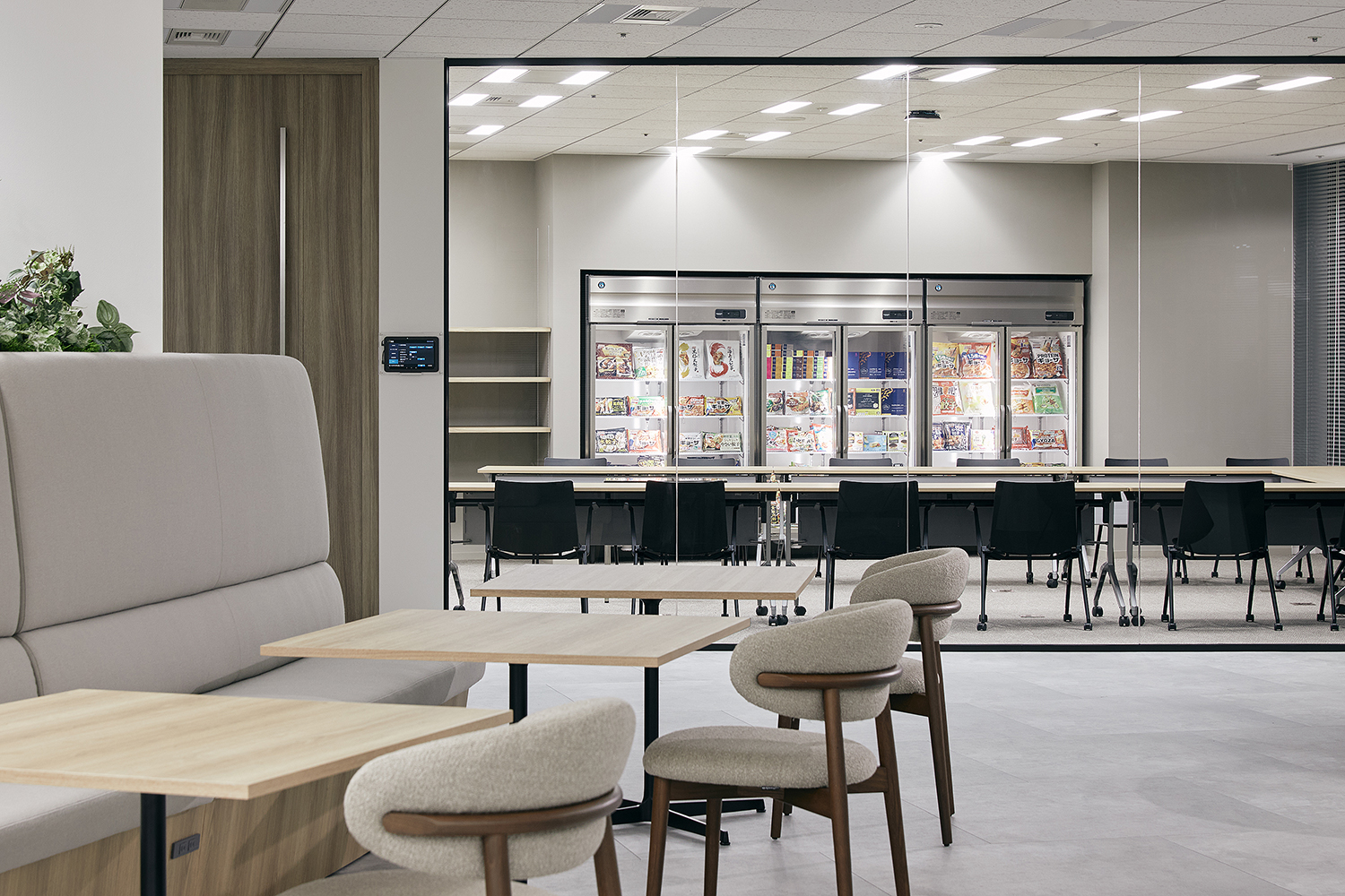味の素冷凍食品株式会社 Meeting Room デザイン・レイアウト事例